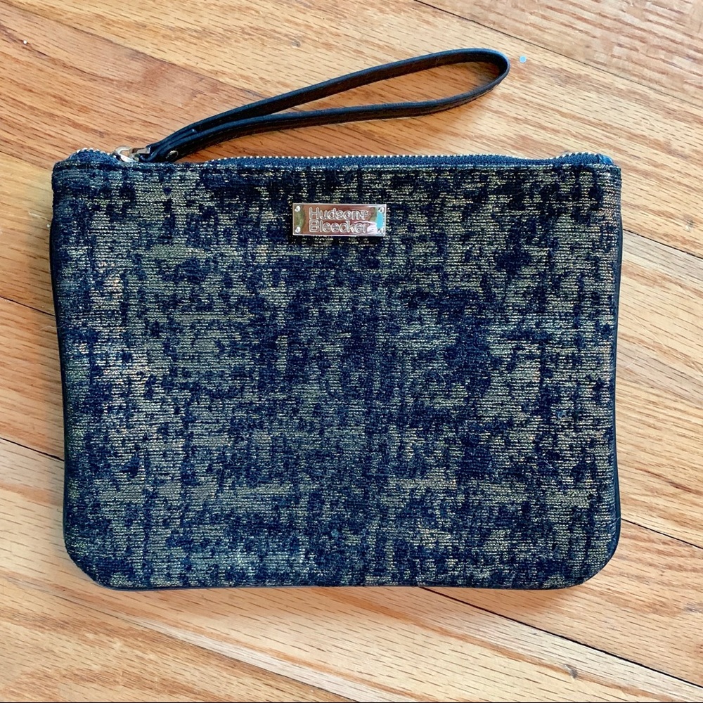NWOT Hudson + Bleecker Black and Gold Wristlet